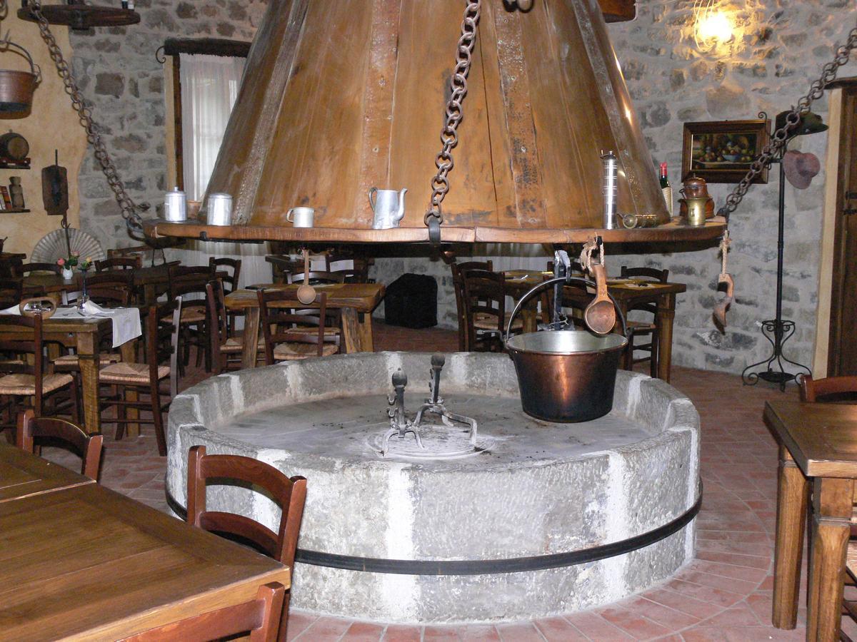 Il Cappellaio Matto Bed & Breakfast Montalto Ligure Екстериор снимка