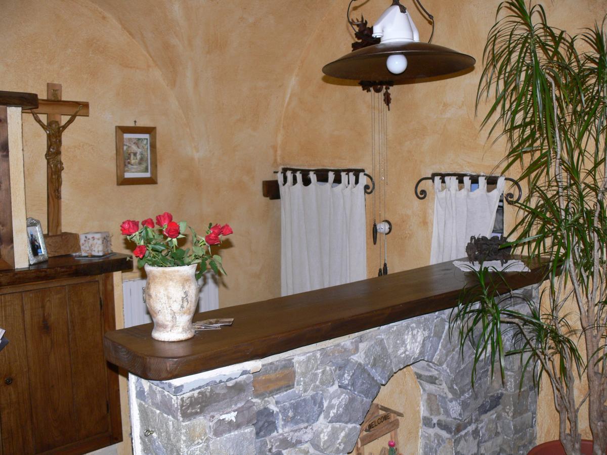 Il Cappellaio Matto Bed & Breakfast Montalto Ligure Екстериор снимка