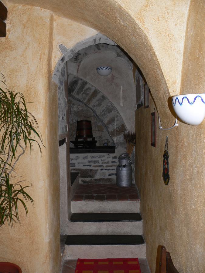 Il Cappellaio Matto Bed & Breakfast Montalto Ligure Екстериор снимка