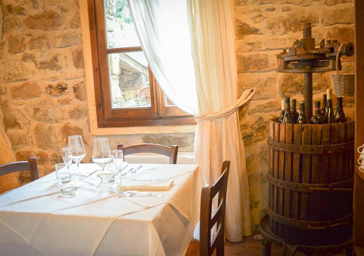 Il Cappellaio Matto Bed & Breakfast Montalto Ligure Екстериор снимка