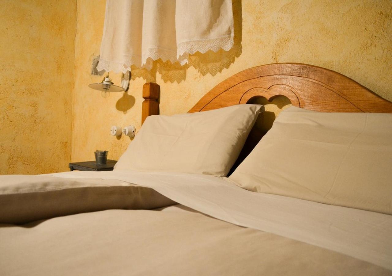 Il Cappellaio Matto Bed & Breakfast Montalto Ligure Екстериор снимка