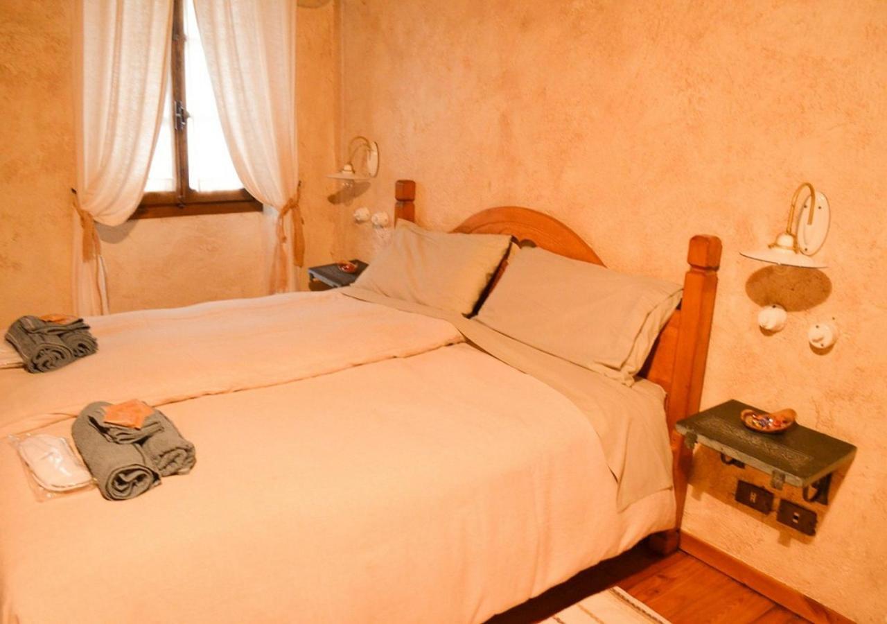 Il Cappellaio Matto Bed & Breakfast Montalto Ligure Екстериор снимка