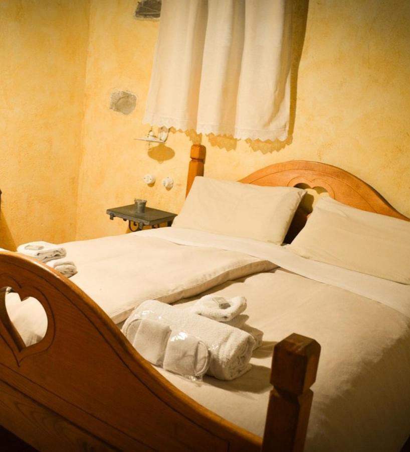 Il Cappellaio Matto Bed & Breakfast Montalto Ligure Екстериор снимка